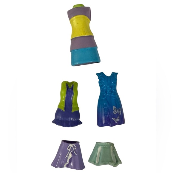 23 piece Hasbro Polly Pocket Sports & Clothes Lot - Picture 4 of 5